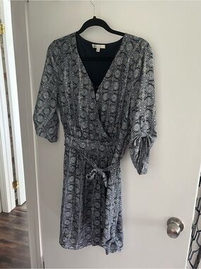 DR2 Navy and White patterned dress size M